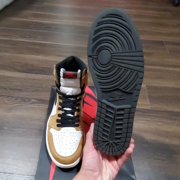 Shoes - Picture 4 of 5